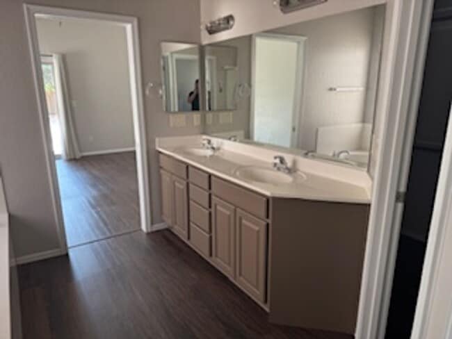 Building Photo - Charming 3 Bedroom 2 Bathroom With Den Hom...