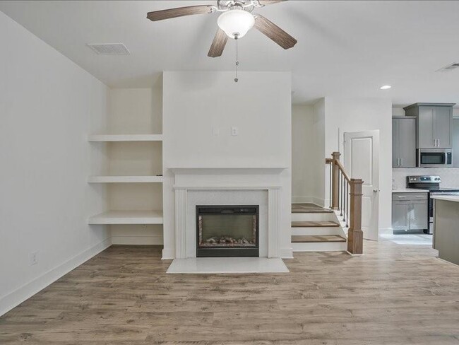 Building Photo - 1809 Edgehill Dr