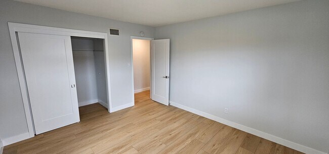 Building Photo - DEL CERRO / SAN DIEGO - Newly Remodeled Ch...