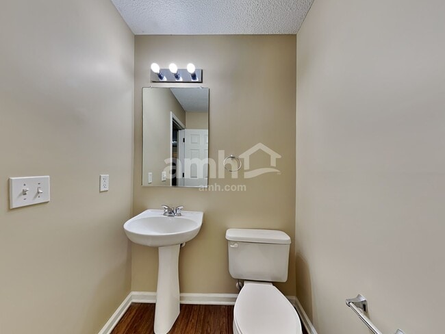 Building Photo - 235 Emerald Isle Dr