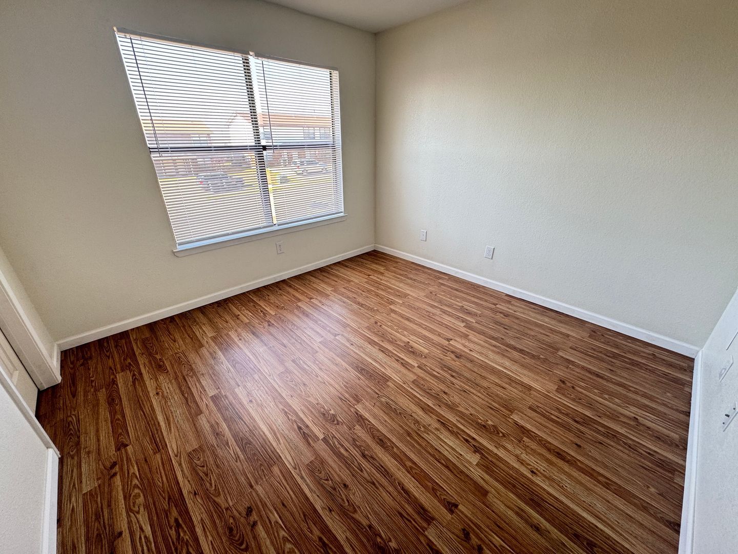 Building Photo - 1203 Monroe Loop