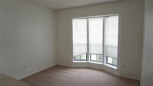 Building Photo - 1018 Fair Oaks Dr