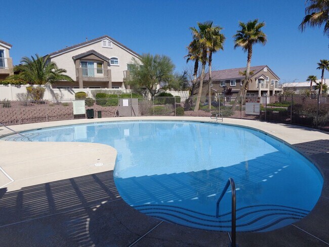 Building Photo - AMAZING 2 STORY TOWNHOME LOCATED IN A GATED COMMUNITY!