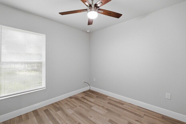 Building Photo - Available Now! Tastefully Designed 3 Bed, 2 Bath Home