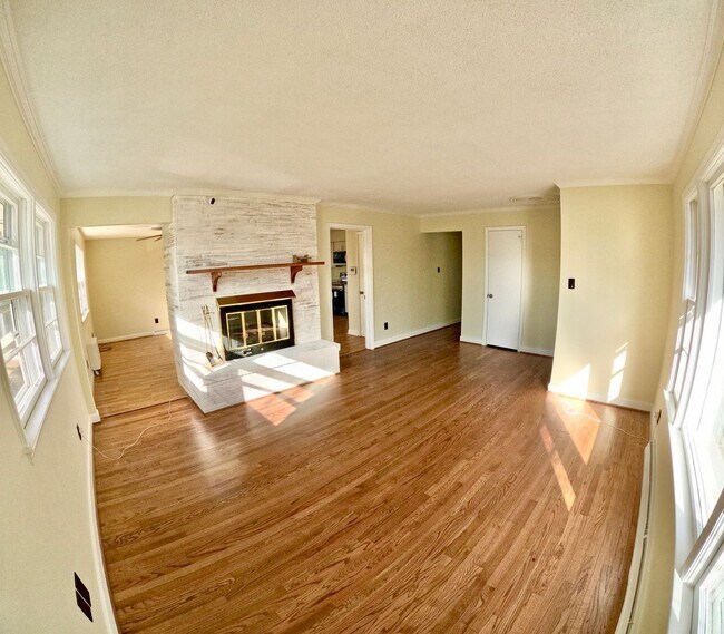 Building Photo - Beautiful 3 Bed 2 Bath Home Located In Greensboro