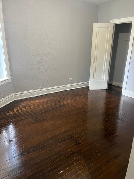 Building Photo - 1349 W Garfield Blvd