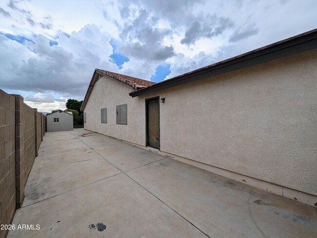 Building Photo - 15748 W Paradise Ln