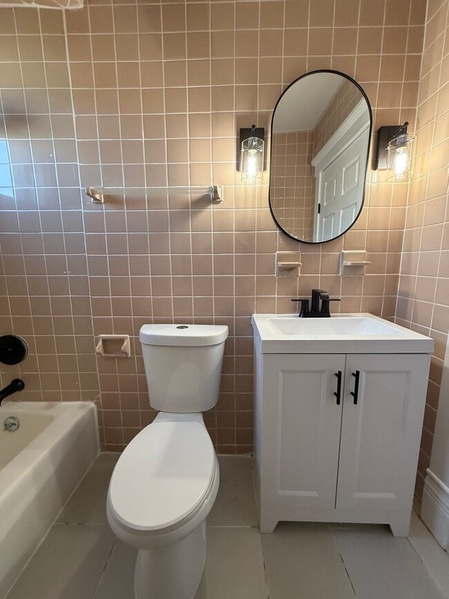 Building Photo - 438 Neville St