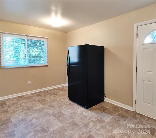 Building Photo - 933 Yellowstone Dr