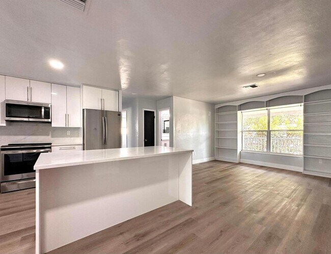 Building Photo - 1455 NE Silver Maple Way