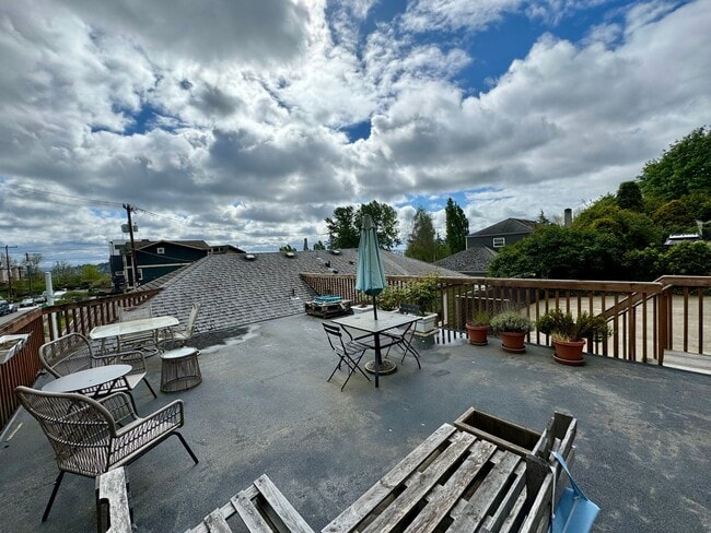 Building Photo - FAIRYTALE OF 1819 LLC QUEEN ANNE