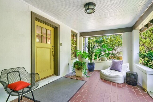 Building Photo - 868 Rosedale Rd NE