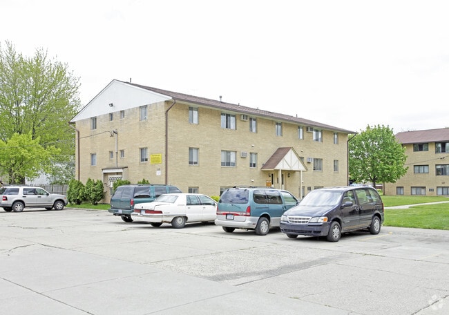 Primary Photo - Kingston Manor Apartments