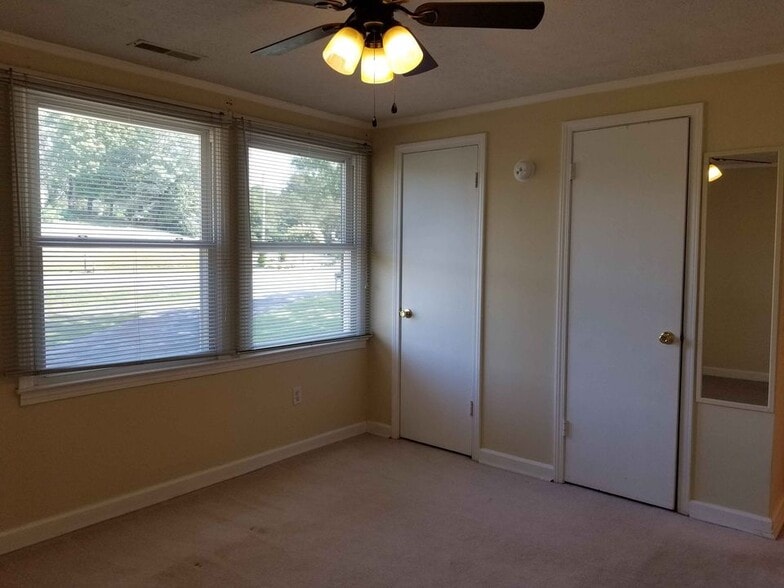 Master bedroom - 225 Baugh Ln NE