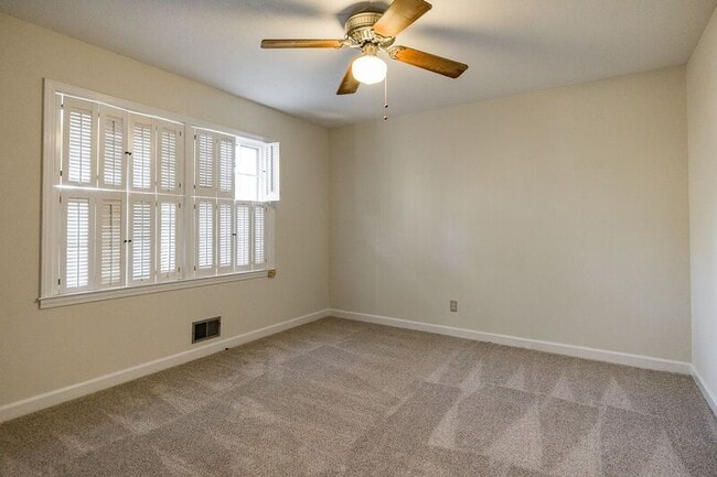 Building Photo - 265 Ponderosa Dr