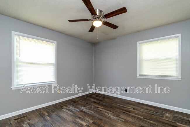 Building Photo - 709 Brookridge Cir SW