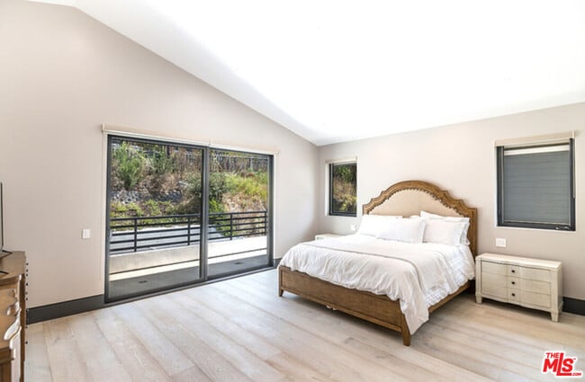 Building Photo - 2122 Castle Heights Ave