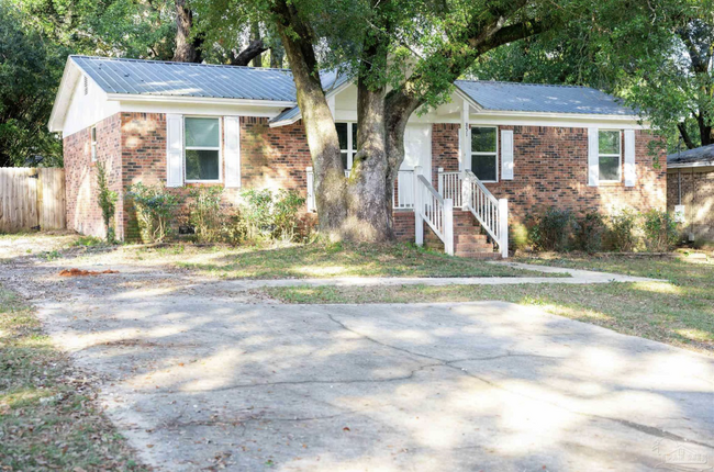 Primary Photo - Beautifully Remodeled 3-Bedroom Home with ...