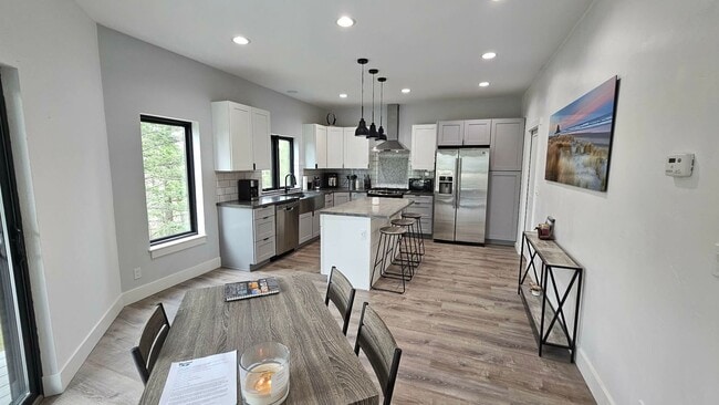 Building Photo - Fully furnished town home in Bigfork