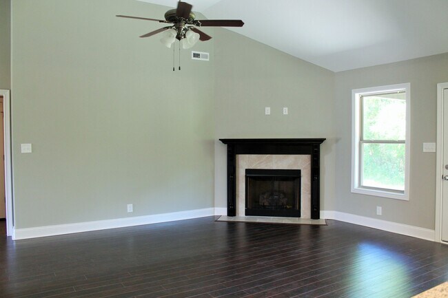 Building Photo - 257 Azalea Dr