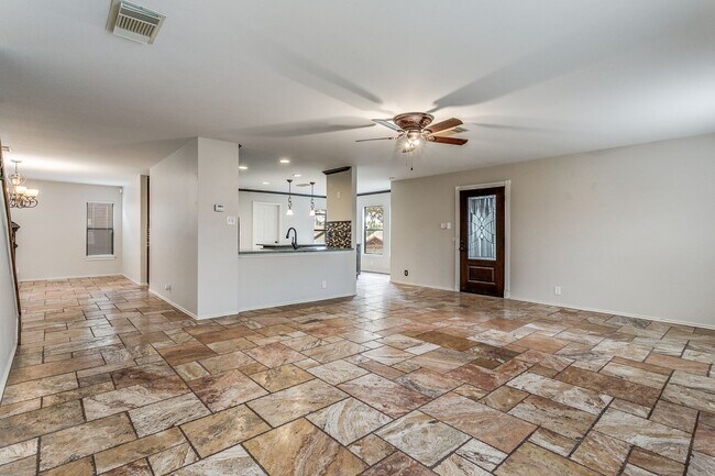 Building Photo - Spacious 3-bedroom home in the highly desirable Parkwood Subdivision