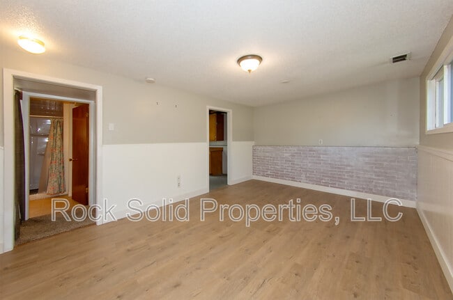 Building Photo - 4507 E 10th St