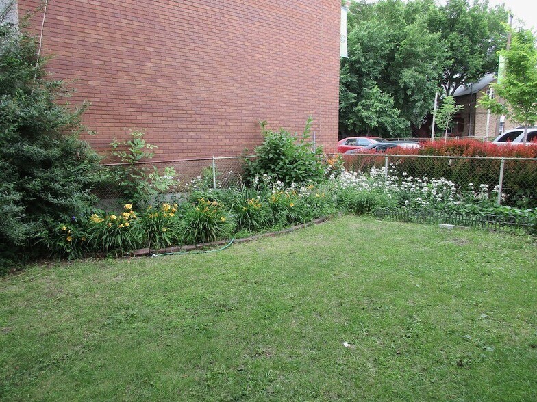 Building Photo - 3422 N Lincoln Ave