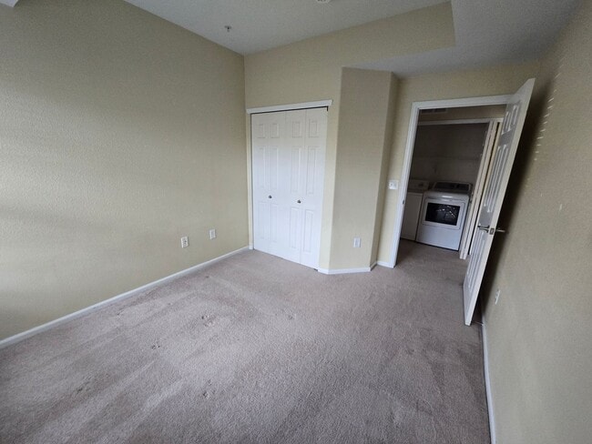 Building Photo - Beautiful 2 Bed, 2 bath condo