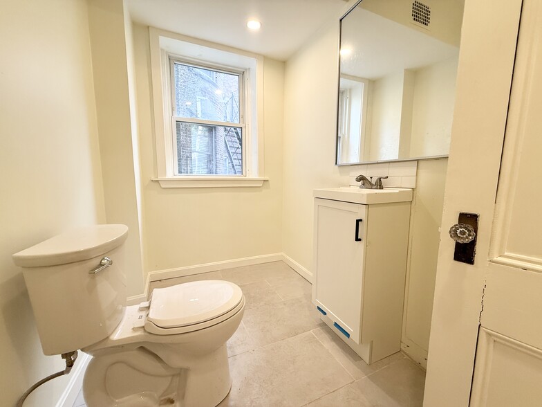 Building Photo - 1726 Beacon St