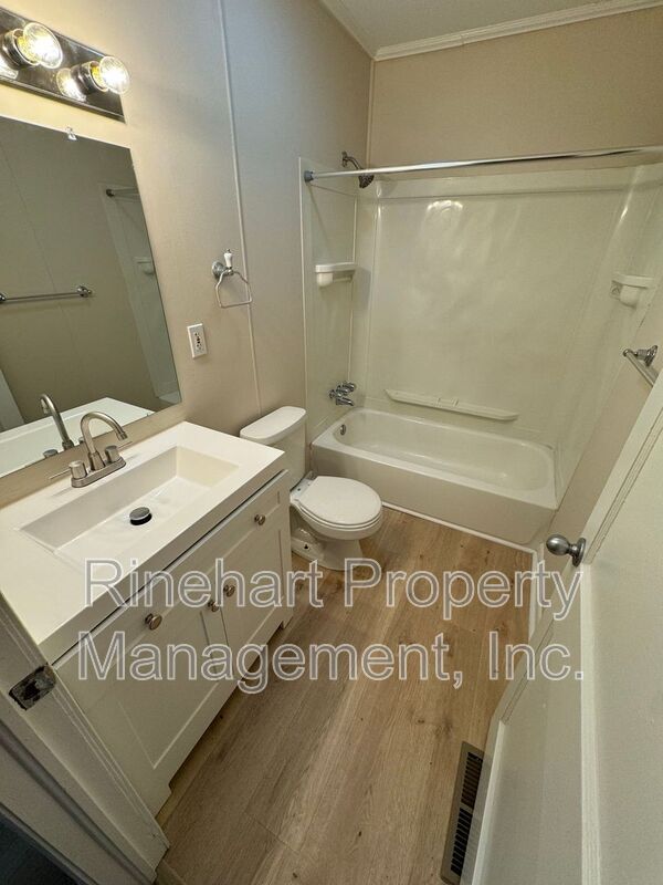 Building Photo - 820 Patton St