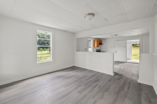 Building Photo - Charming 2 Bedroom, 2 Bathroom house
