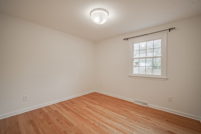 Building Photo - 810 Frank Smith Rd