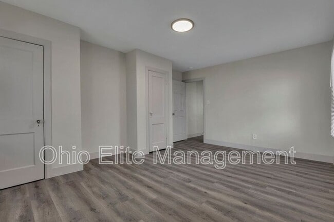 Building Photo - 807 E Deshler Ave