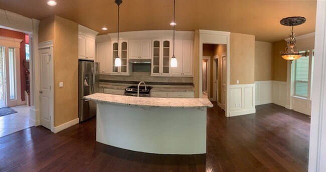 Building Photo - Starpointe Luxury Home with 6 Bedrooms, 4 ...