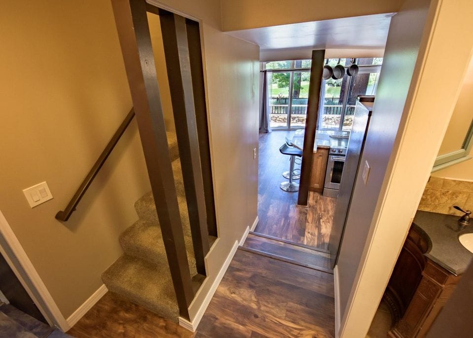 Building Photo - 1097 Club View Dr