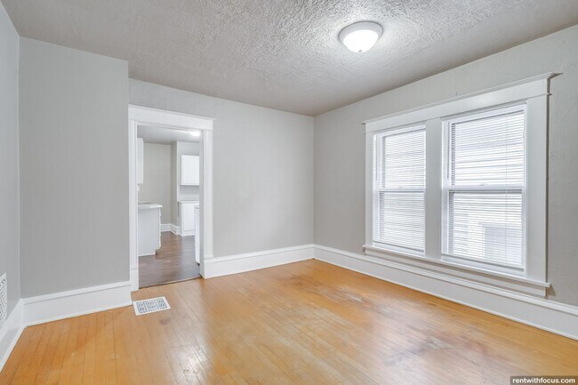 Building Photo - 328 Parkway Ave