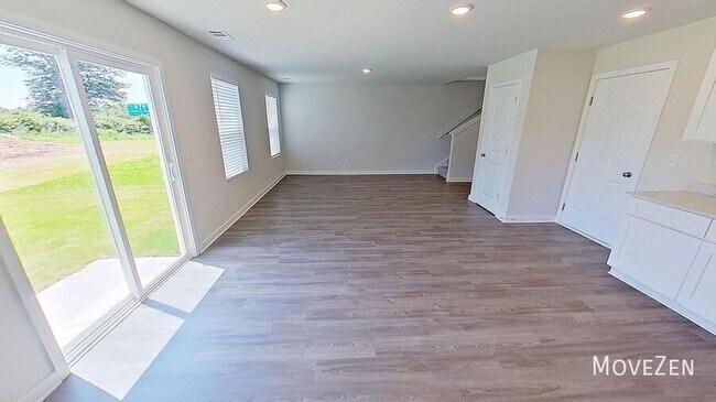 Building Photo - 161 Davis Dr