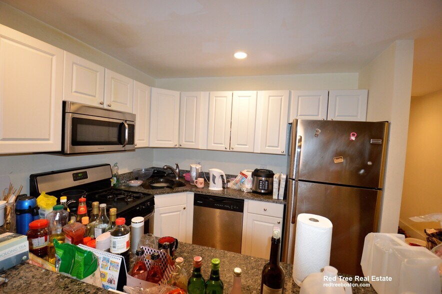 Building Photo - 324 St Paul St