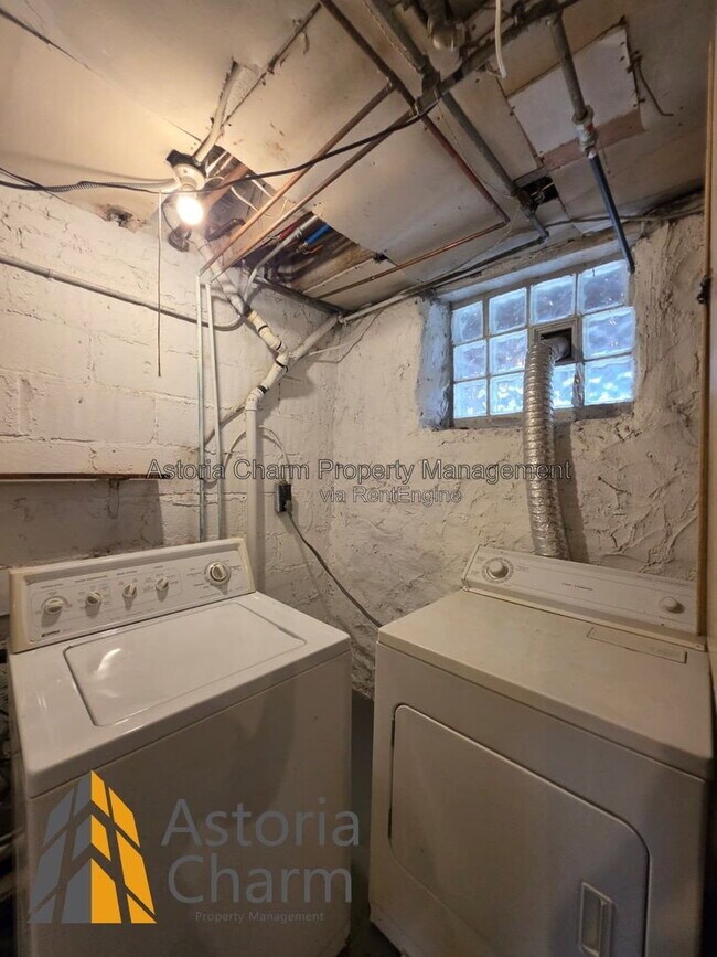 Building Photo - 3016 Pelham Ave