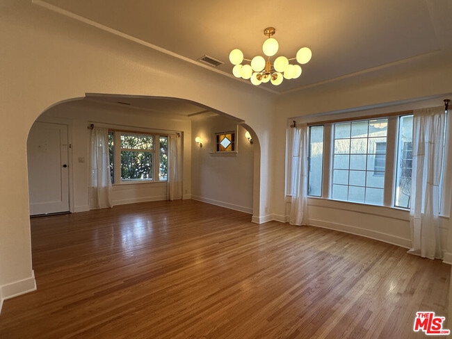 Building Photo - 437 S Ave 20