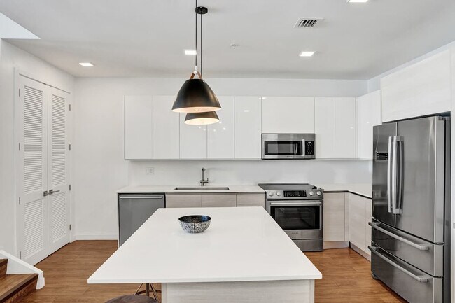 Building Photo - 1220 17th St