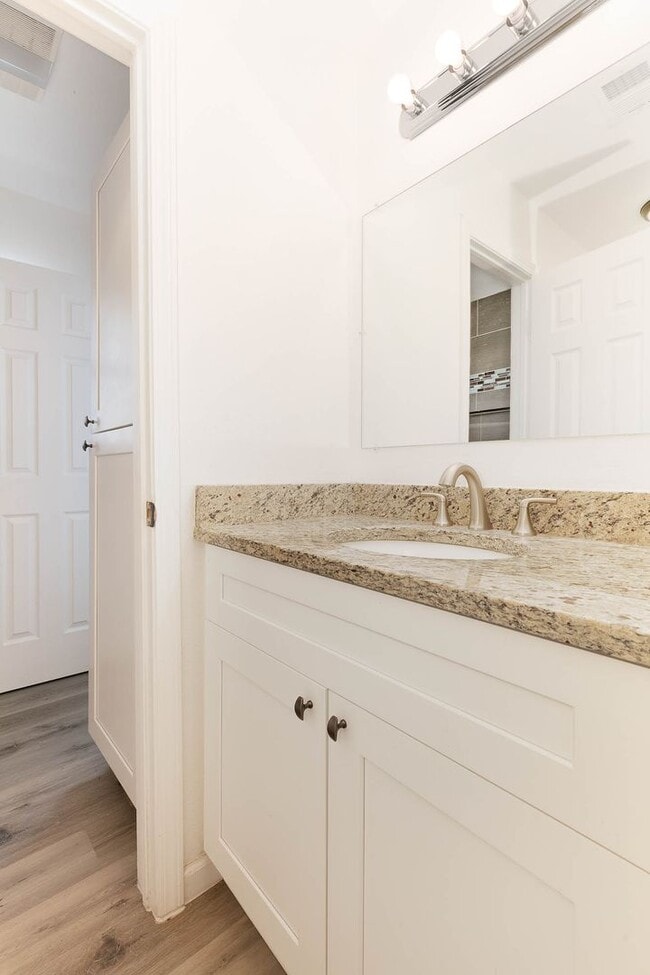 Building Photo - Leon Valley~Spacious 2 Bedroom~Updated Kitchen with Stainless Steel Appliances~2 Car Garage~Backyard