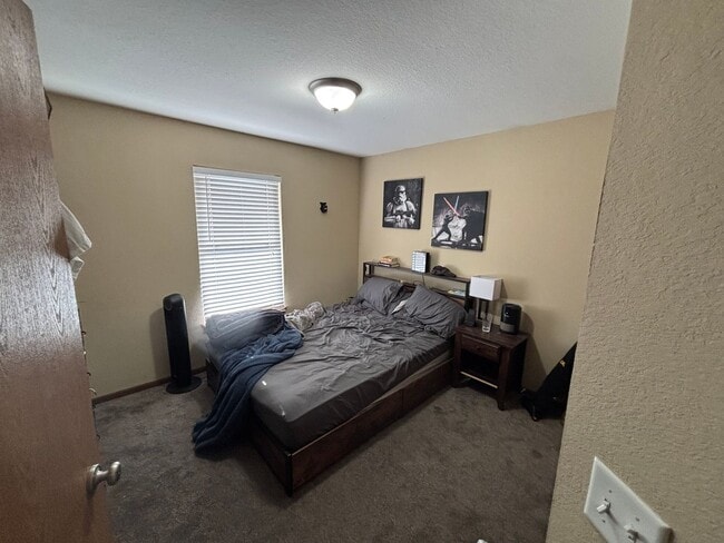 Building Photo - Your Dream Home Awaits – Gorgeous 4 Bed / 2.5 Bath with Spacious Backyard & Attached Garage