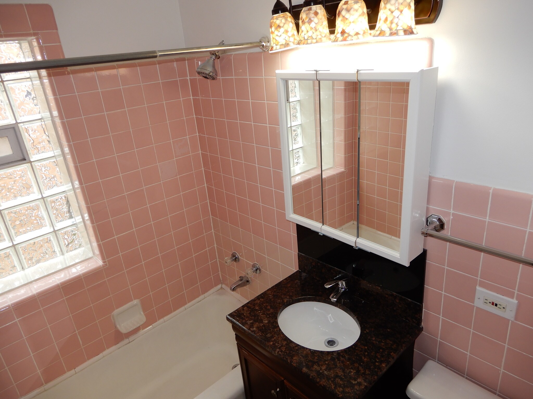 tri-view medicine cabinet - 1526 N Harlem Ave