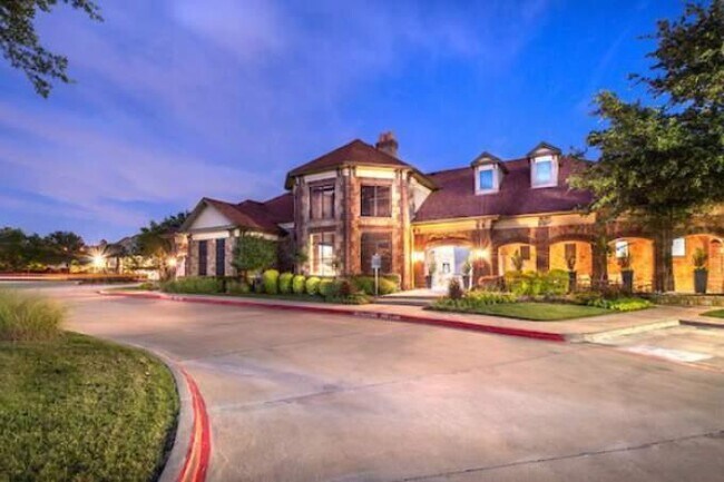 Building Photo - 2 bedroom in Benbrook TX 76126