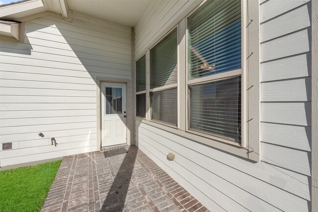 Building Photo - 204 Echo Brook Ln