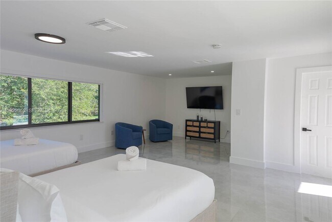 Building Photo - 13355 SW 207th Ave