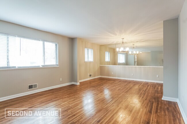 Building Photo - 325 16th Ave SW