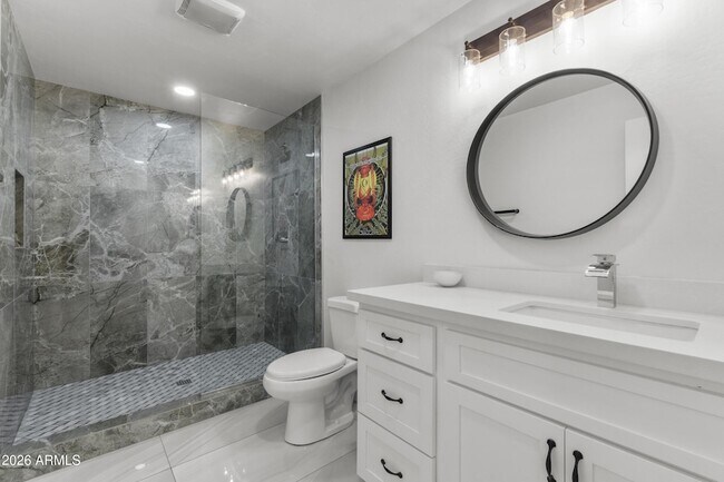 Building Photo - 3938 E Cheery Lynn Rd