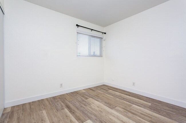 Building Photo - Charming Two Story Home!